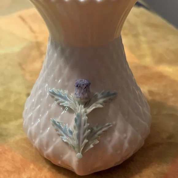 Elegant White Ceramic Vase with Purple Accents , Belleek, Ireland Porcelain - Picture 4 of 6